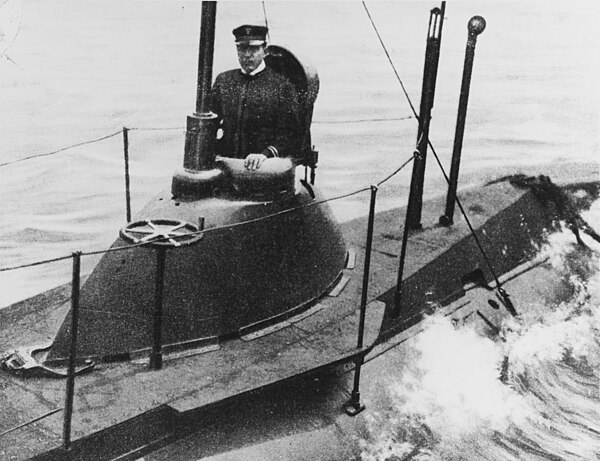 Image: USS Plunger   NH 85735   cropped