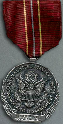 Medalla del Premio de Honor Superior de la Agencia de Control de Armas y Desarme de EE. UU ..png