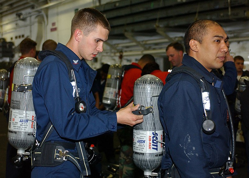 File:US Navy 060610-N-5917H-003 Electronics Technician 3rd Class Tyler Ward checks Electronics Technician 3rd Class Jay Juego's Self Contained Breathing Apparatus (SCBA).jpg