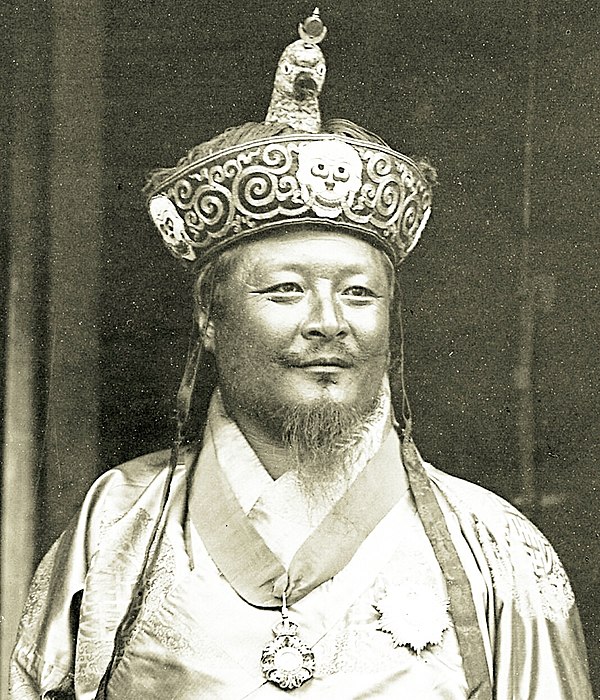 Image: Ugyen Wangchuck, 1905 (cropped)