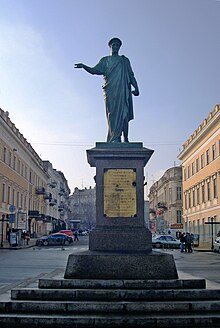 220px-Ukraine%2C_Odessa%2C_Duke_statue.jpg