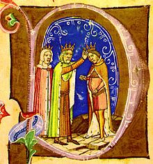 Miniatura muže s oranžovým pláštěm, kterému na hlavu umisťuje korunu jiný muž s korunou na hlavě a zeleným pláštěm. Za nimi stojí žena s červeným pláštěm a korunou na hlavě.
