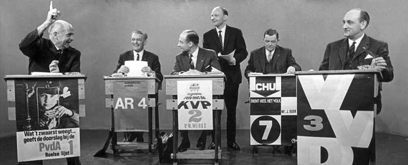 File:Verkiezingsdebat op televisie met vlnr de fractieleiders Nederhorst, Roelvink, Schmelzer, interviewer Ferry Hoogendijk, - SFA001017874.jpg