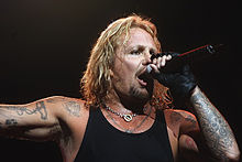 Neil with Mötley Crüe in 2007