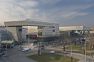 Westbahnhof Wien. Außenansicht von Nordosten (2012) .jpg