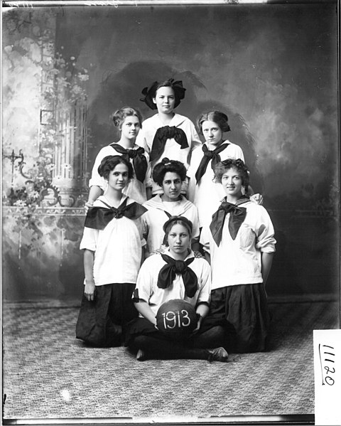 File:Western College basketball juniors 1912 (3191575750).jpg