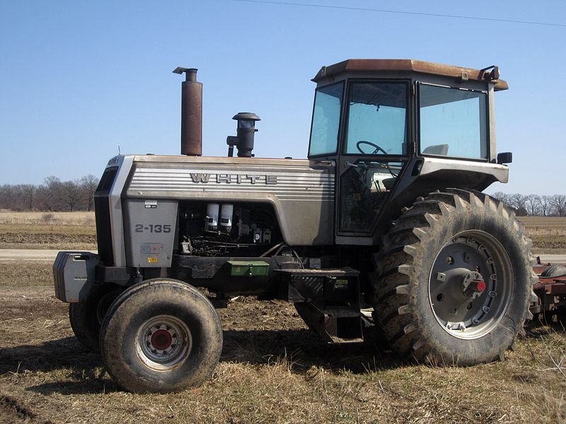 White Farm Equipment 800px-White_Field_Boss_2-135_tractor%2C_side_view