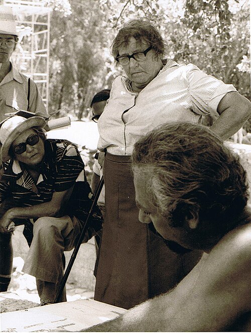 Kenyon and Vassilios Tzaferis at an excavation in 1977