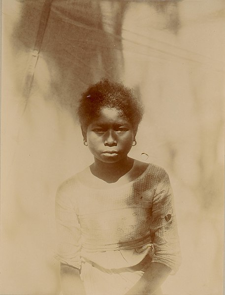 File:Young Negrito girl, Mariveles, 1901.JPG