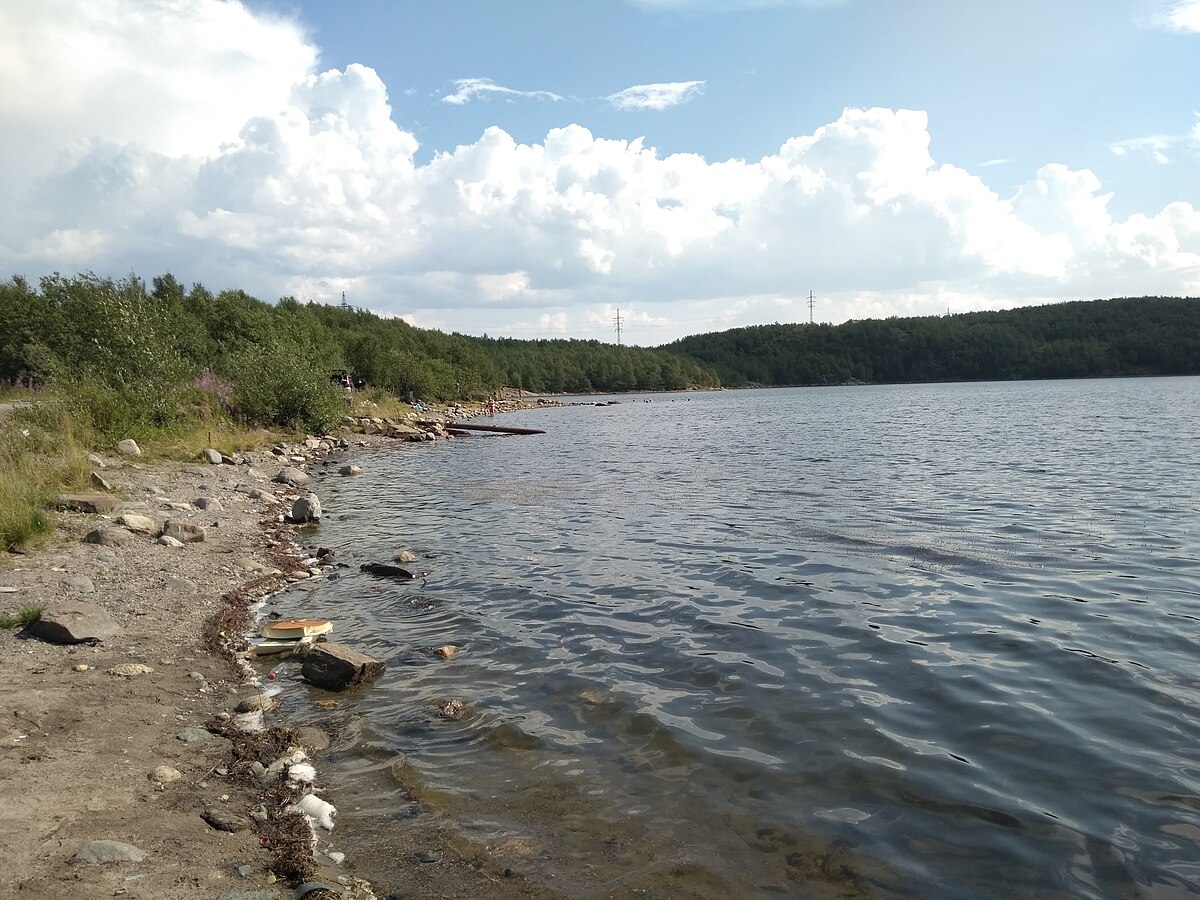 Среднее (озеро, Мурманск) — Википедия