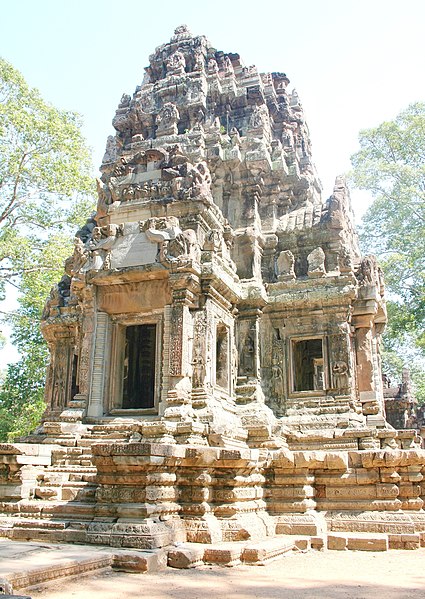 File:នៅប្រាសាទចៅសាយទេវតា១ - at Chau Say Tevoda 1.jpg