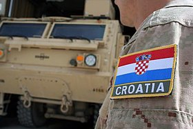хорватский военнослужащий на военной базе "Camp Marmal" (2 апреля 2012)