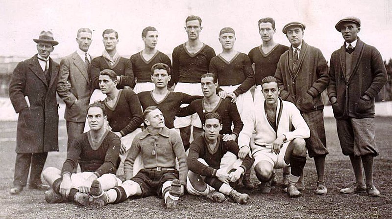 Футбольный клуб рима 5 букв. ROMA 1927. Первая форма Ромы 1927 года.