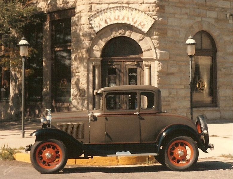 File:1931 Ford Model A Deluxe Coupe (2).jpg