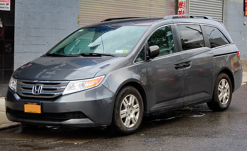 File:2013 Honda Odyssey LX 3.5L, front 5.26.19.jpg