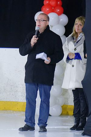 Damien Meslot, président de la Communauté de l'Agglomération Belfortaine et Florence Besancenot, vice-Présidente chargée des grands équipements sportifs, prennent la parole.