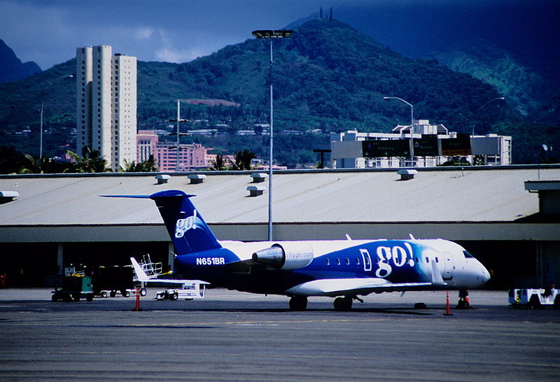 File:424al - Go^ Canadair RJ200ER, N651BR@HNL,30.09.2006 - Flickr - Aero Icarus.jpg