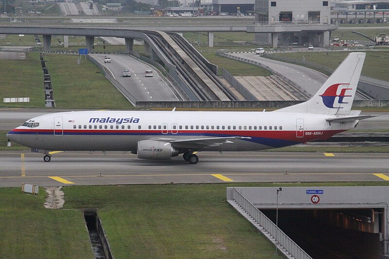 File:9M-MMJ Boeing 737 Malaysia (7921459404).jpg