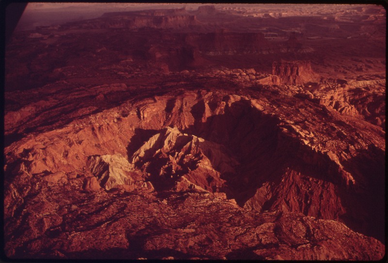 File:AERIAL VIEW OF UPHEAVAL DOME, PERHAPS THE MOST GEOLOGICALLY INTERESTING FEATURE OF THE CANYONLANDS. IT IS A VAST... - NARA - 545796.tif