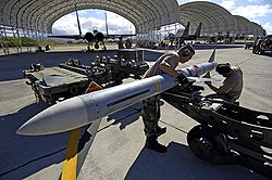 AIM-7 kanat kurulumu.jpg