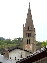 La belfrido de la eklezio de Saint-Jean-Baptiste