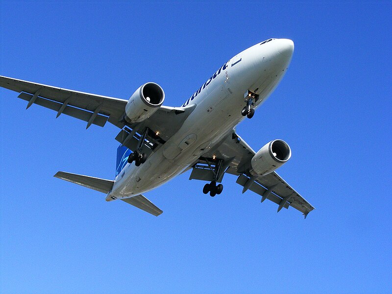 File:Air Transat A310 (C-GTSF) @ YUL, Sept 2008.jpg