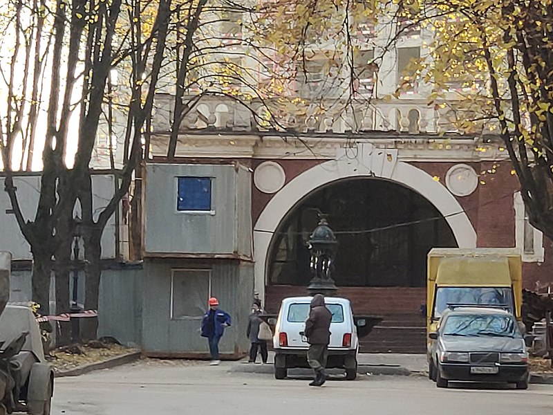 File:Alekseevskaya pumping station vestibule.jpg