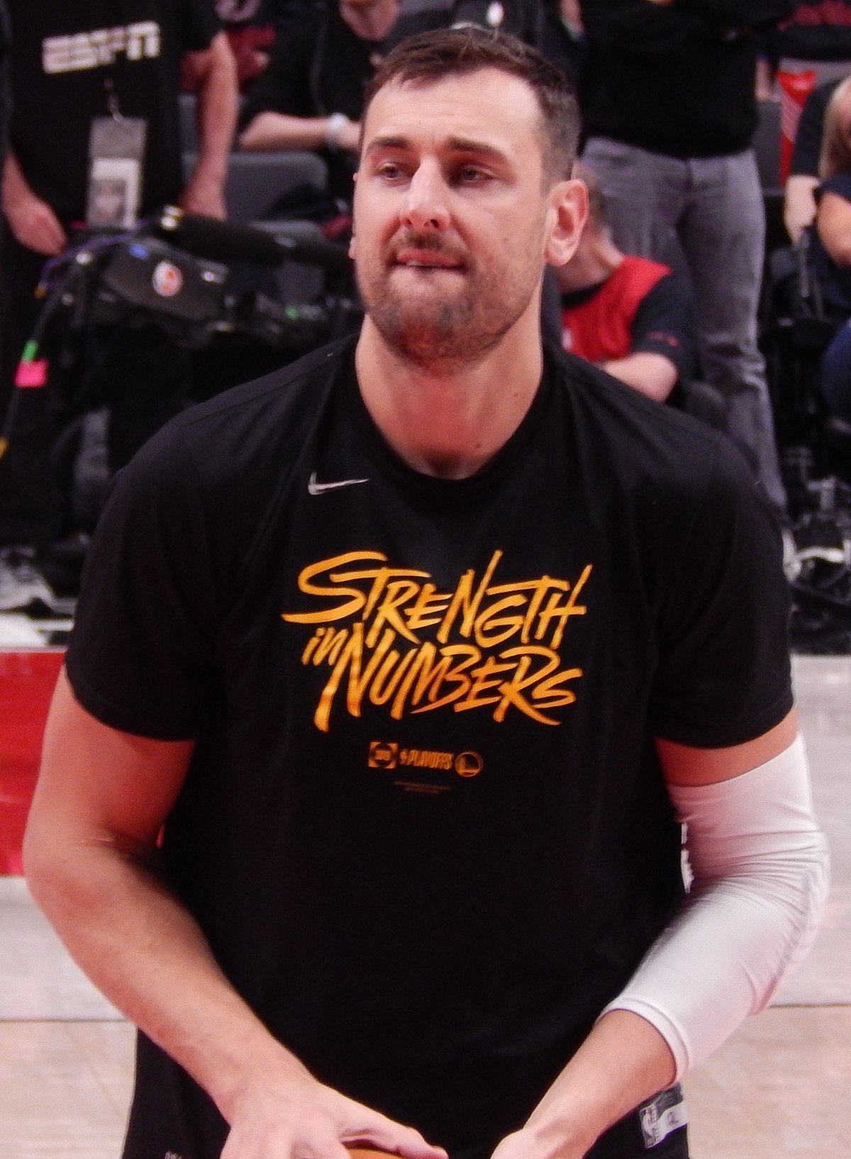 Andrew Bogut breaks leg 58 seconds into Cleveland Cavaliers debut, NBA