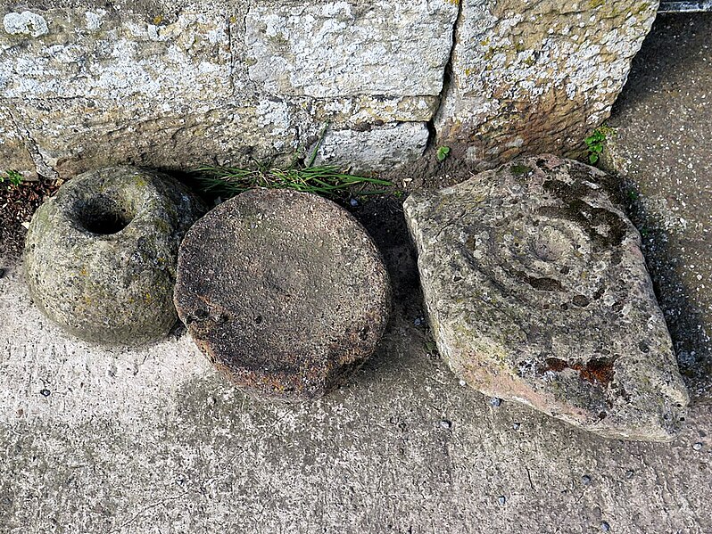 File:Archaeological curiosities, Sandyway Heads - geograph.org.uk - 5082299.jpg