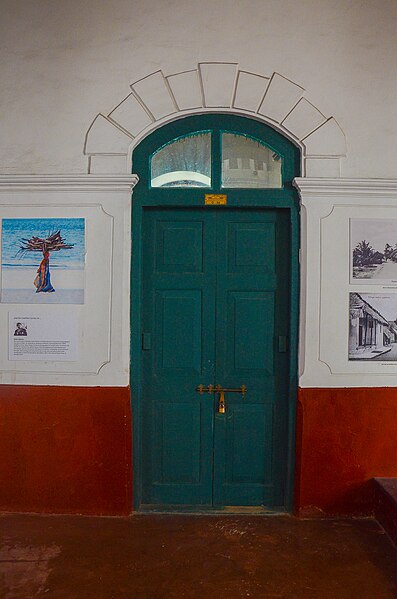 File:Architectural view of the doors in the Old dispensary, Stone Town.jpg