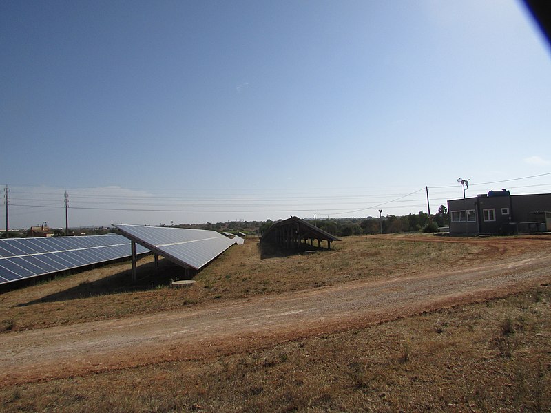 File:Ataboeira, Solar power plant. 06 October 2016.JPG