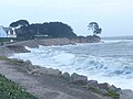Bénodet : vagues attaquant le cordon d'enrochement au sud de la Pointe Saint-Gilles lors d'une marée haute à fort coefficient le 2 janvier 2014