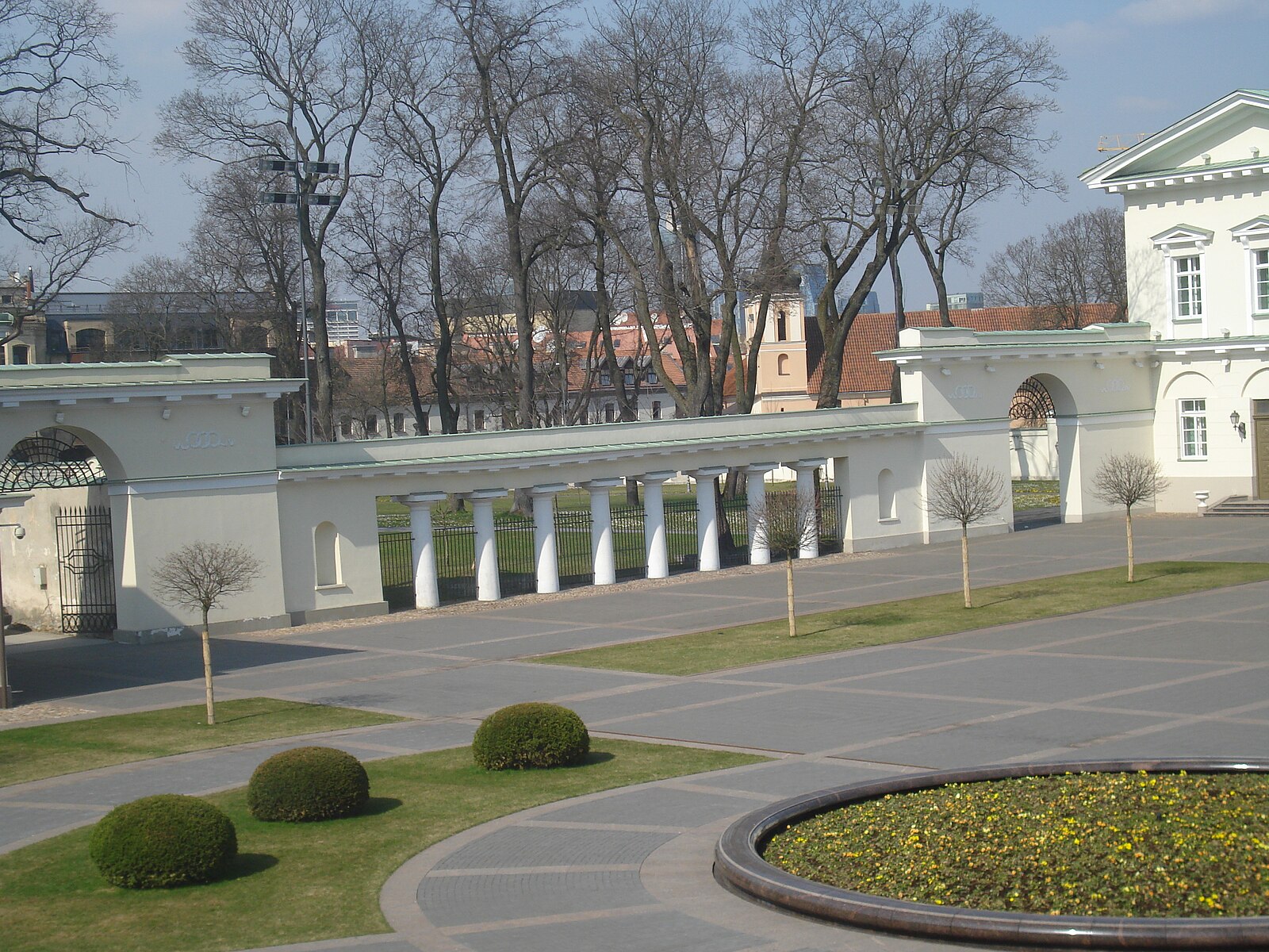 Filebackyard Of The Presidential Palace In Vilnius1 Wikimedia