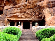 Entrance to Cave 1 Badami.JPG