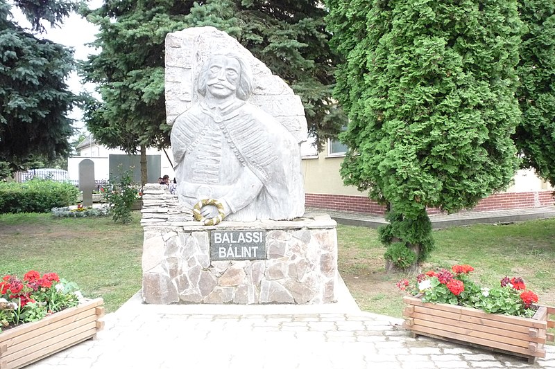 File:Balassi Bálint szobor - panoramio.jpg