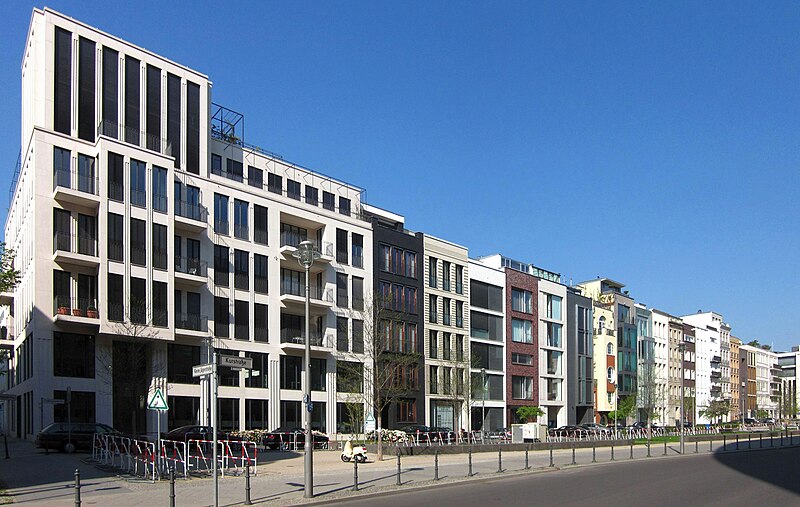 File:Berlin, Mitte, Caroline-von-Humboldt-Weg, Townhouses.jpg