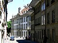 Bern, Stiftsgebäude Münsterplatz, gesehen aus der Herrengasse