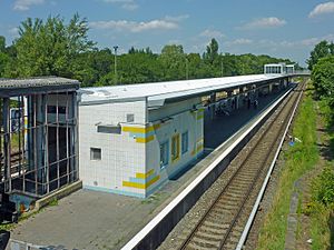 Bhf Berlin-Marzahn 2014-07 Suedseite 1497-1377-120.jpg