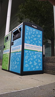 https://upload.wikimedia.org/wikipedia/commons/thumb/2/26/Bigbelly_Trash_and_Recycling_Stations.jpg/220px-Bigbelly_Trash_and_Recycling_Stations.jpg