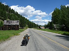 Rotting buildings in Bodie Bodie WA.jpg