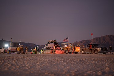 Boeing CST-100 Starliner aterrizando (NHQ201912220107).jpg