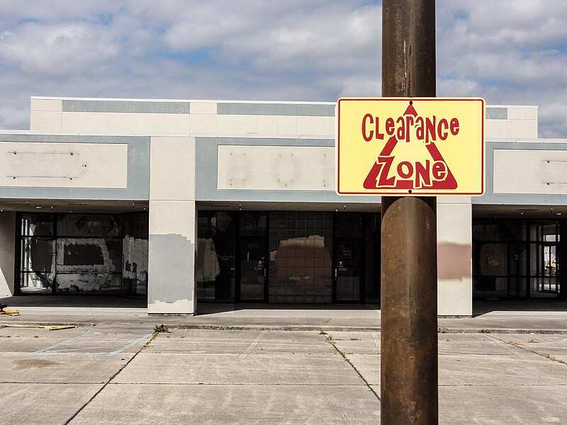 File:Bohn Ford building vacant, Mid-City New Orleans 03.jpg