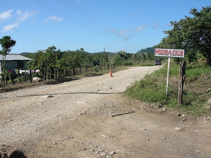 File:Border crossing (Guatemala side) (2181067380).jpg