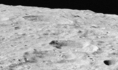 Oblique view from Apollo 16, showing Boss in upper left and Vashakidze in lower right Boss crater Vashakidze crater AS16-M-3008.jpg