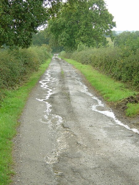 File:Brunswood Farm access road - geograph.org.uk - 955199.jpg