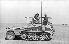 Bundesarchiv Bild 101I-443-1589-09, Nordafrika, Rommel in Befehlsfahrzeug.jpg