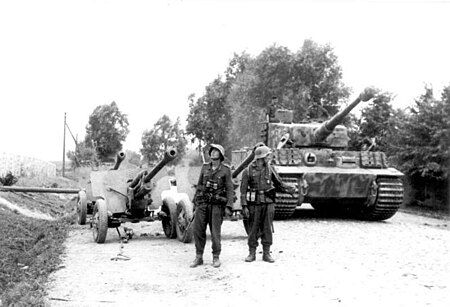 Tập_tin:Bundesarchiv_Bild_101I-732-0138-14,_Russland,_Panzer_VI_"Tiger_I".jpg