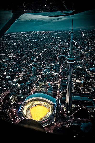 Датотека:CN Tower and Rogers Centre May 2011.jpg
