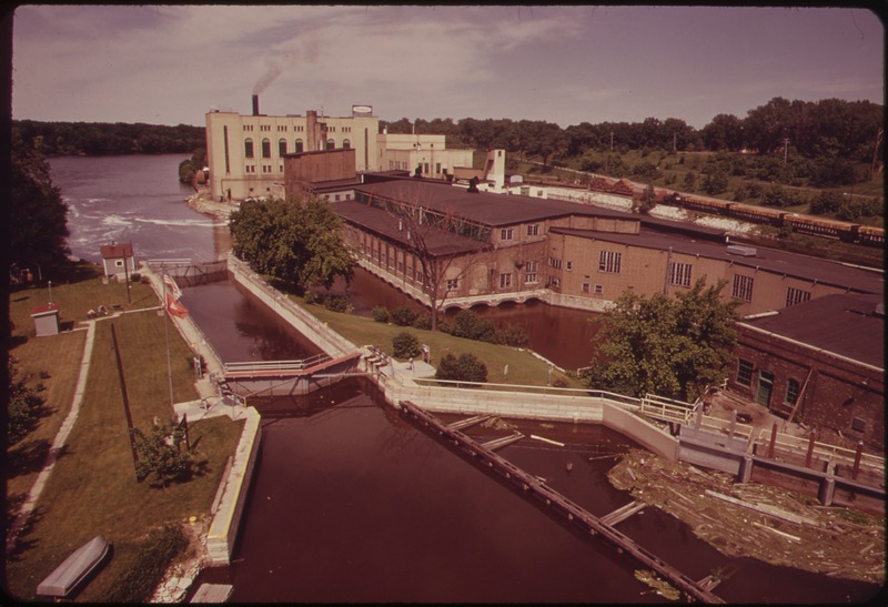 File:CONSOLIDATED PAPER COMPANY AT APPLETON, NEAR THE NORTHERN TIP OF LAKE WINNEBAGO IN THE FOX RIVER VALLEY - NARA - 550853.tif