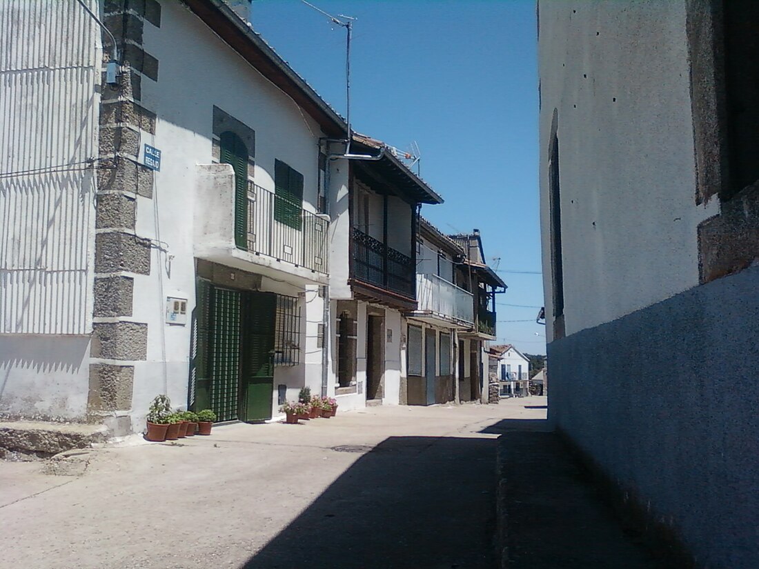 File:Calle Regajo desde Plaza del Caño.jpg